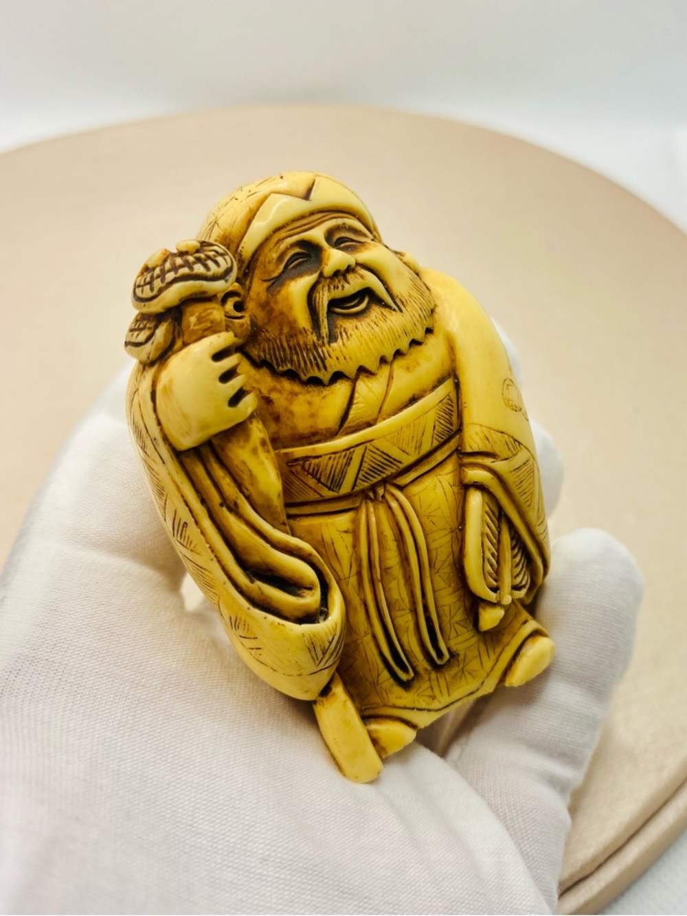 EUC Late Meiji Period Japanese Carved Netsuke Pocket Ornament